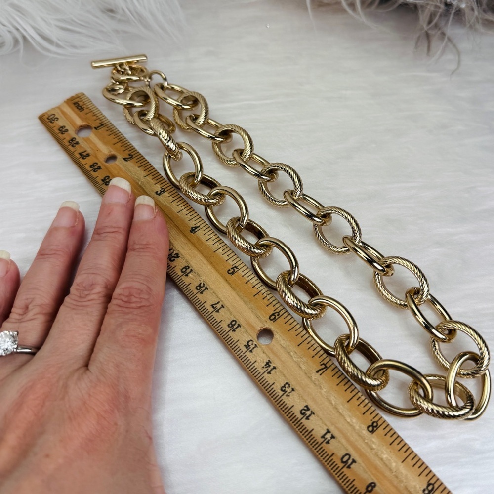 Vintage banana, republic Chunky weighted Goldtone Chain toggle closure Necklace - Picture 8 of 8